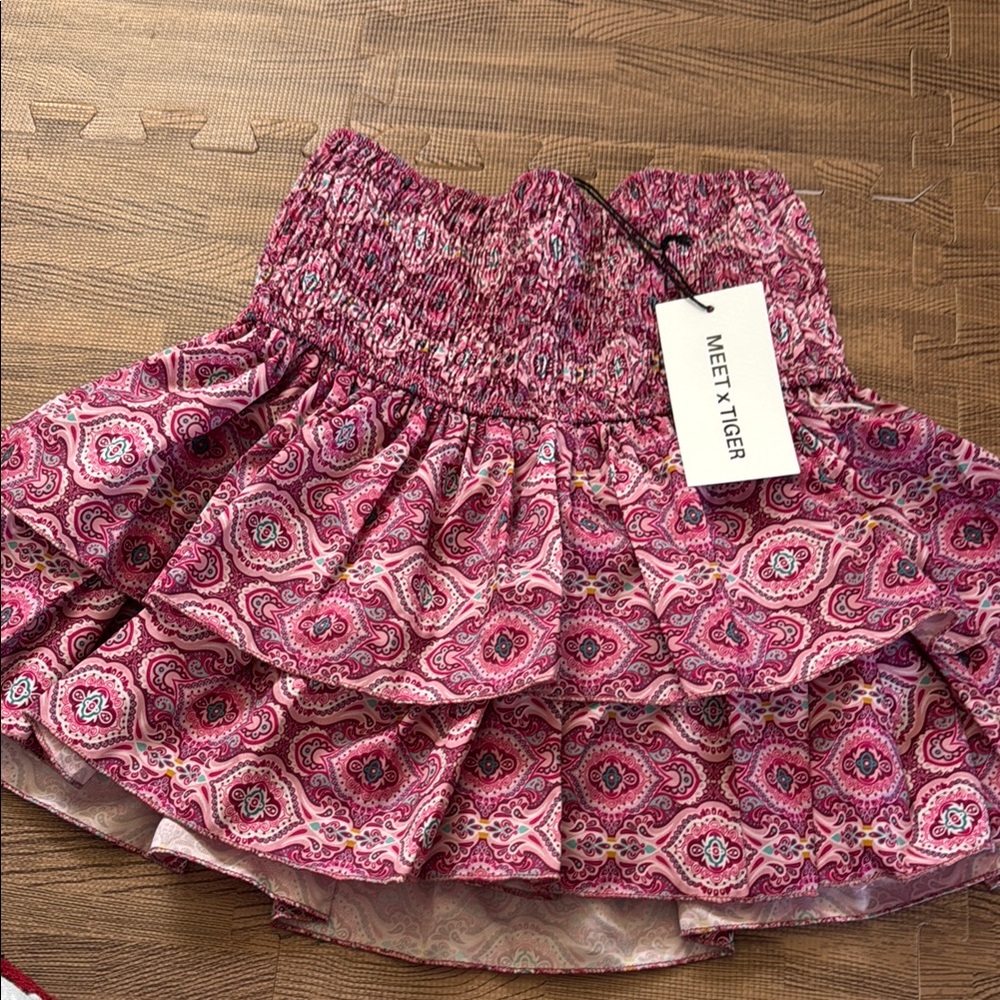 MEET X TIGER BRIGHT PINK FLOWY MINI SKIRT *NEW WITH TAGS * SIZE SMALL/MEDIUM